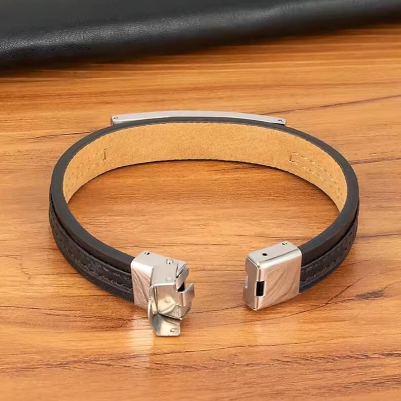 Black Leather Nordic Tyr Bracelet | Engraved Arrow Plate - Image 4