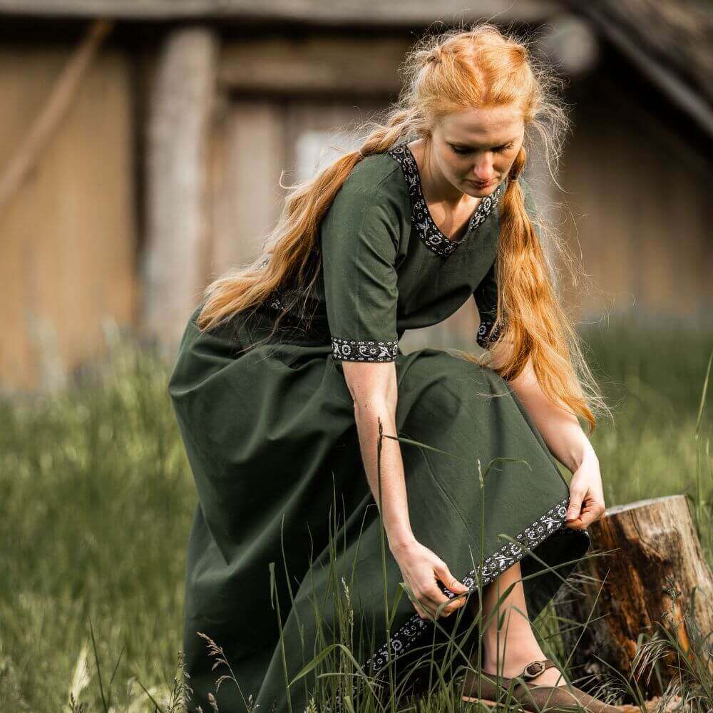 Green Short Sleeve Viking Dress | Embroidered Viking Woman’s Gown - Image 2