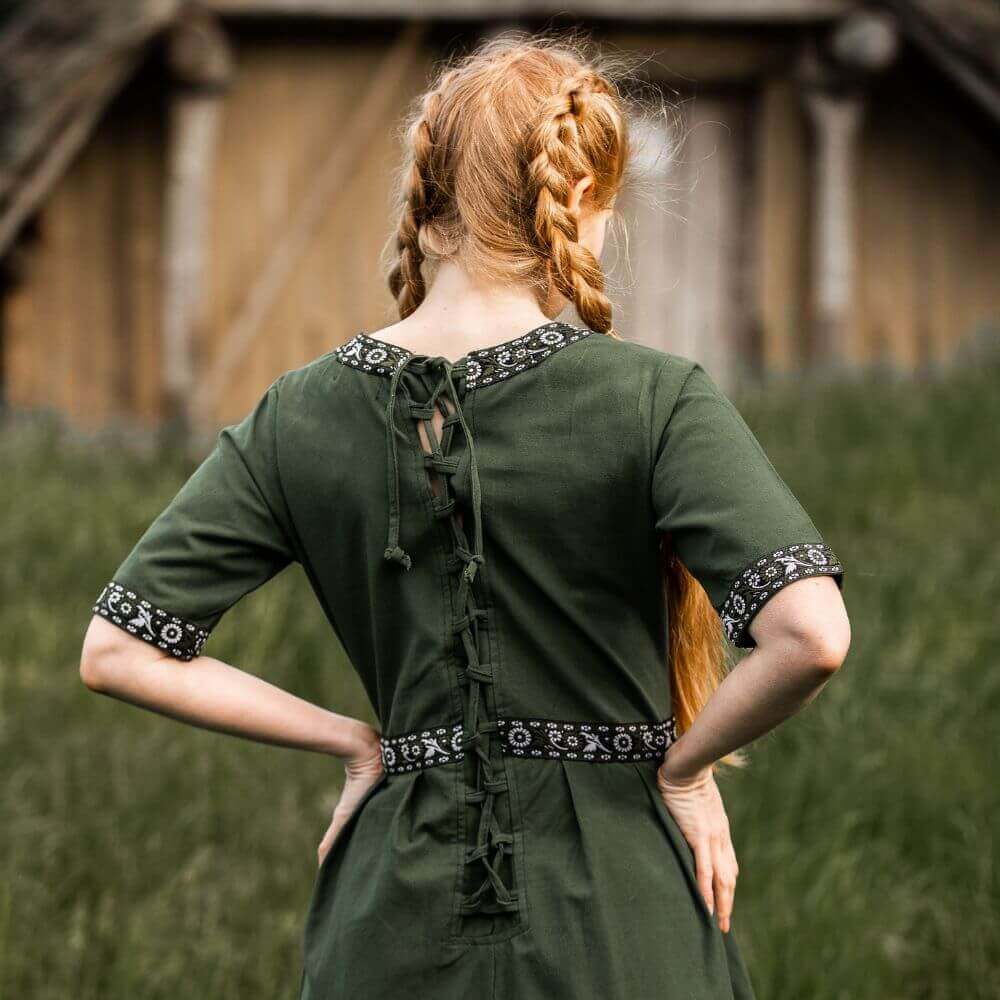 Green Short Sleeve Viking Dress | Embroidered Viking Woman’s Gown - Image 4
