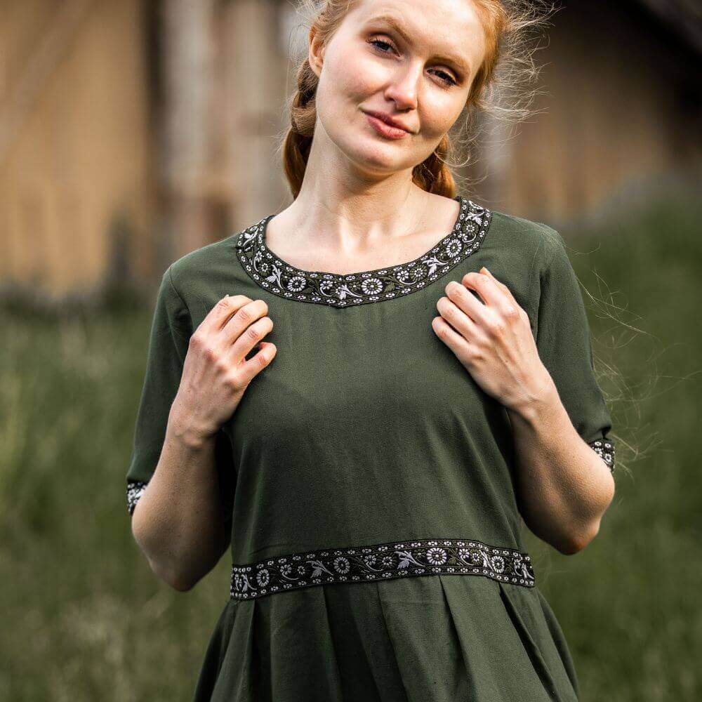 Green Short Sleeve Viking Dress | Embroidered Viking Woman’s Gown - Image 5
