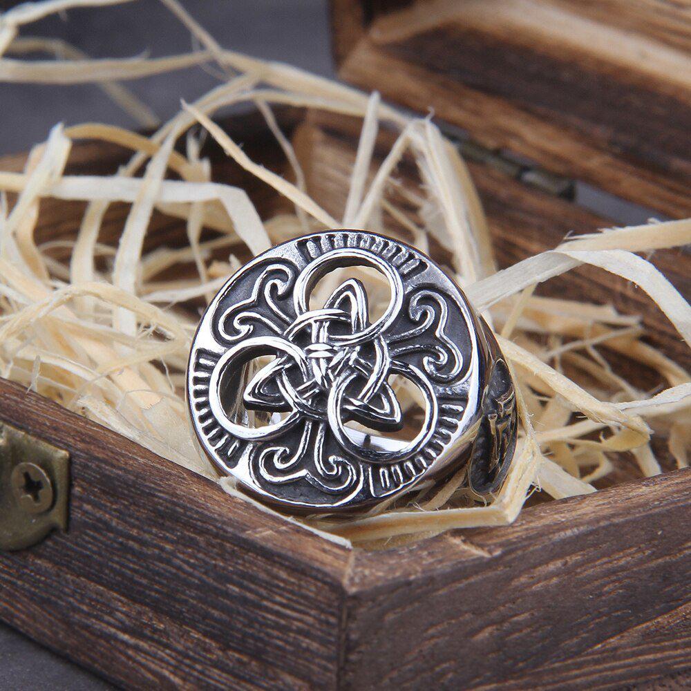 Steel Viking Knotwork Triskelion Ring - Image 5