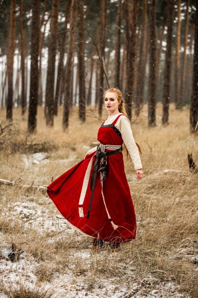 Viking Over Dress in Linen - Red - Image 4
