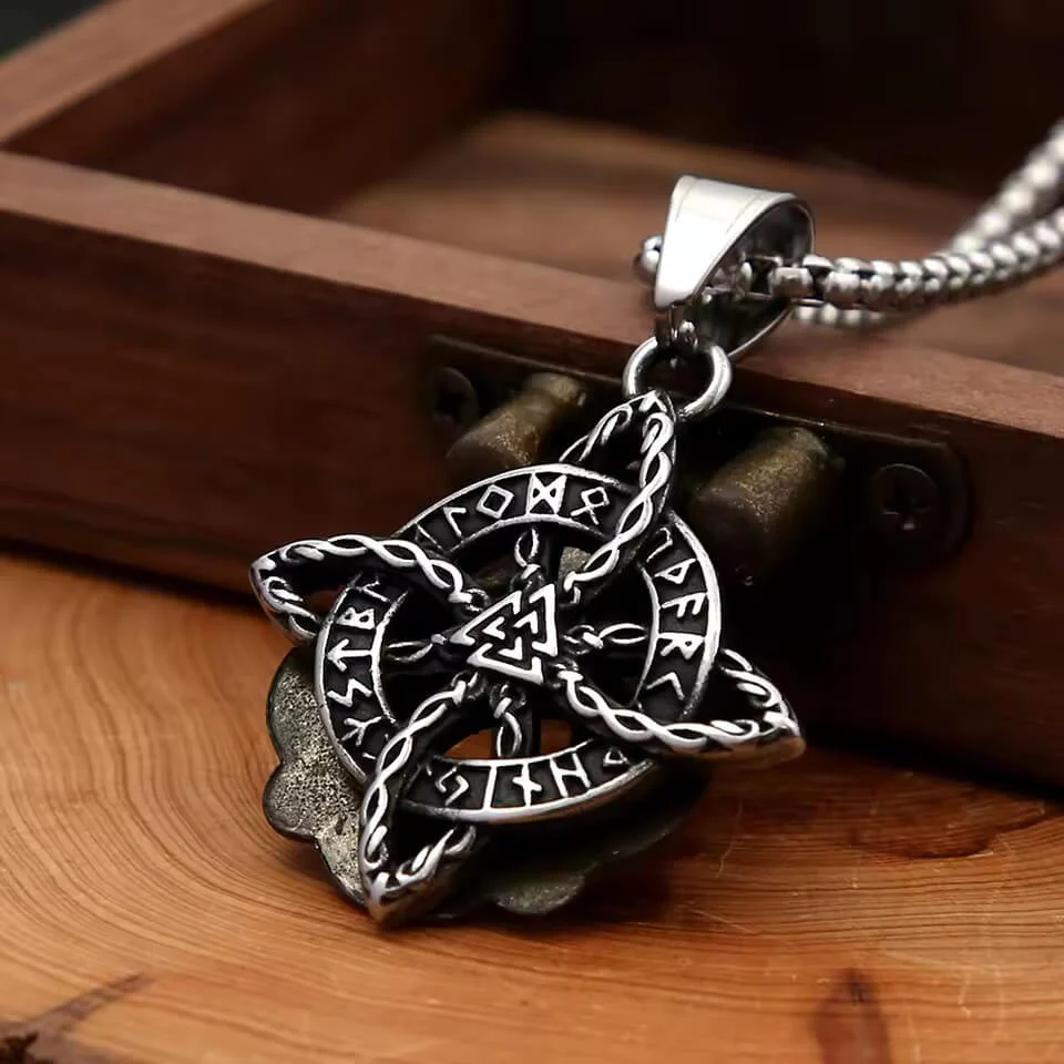 Viking Valknut Celtic Knot Necklace - Image 2
