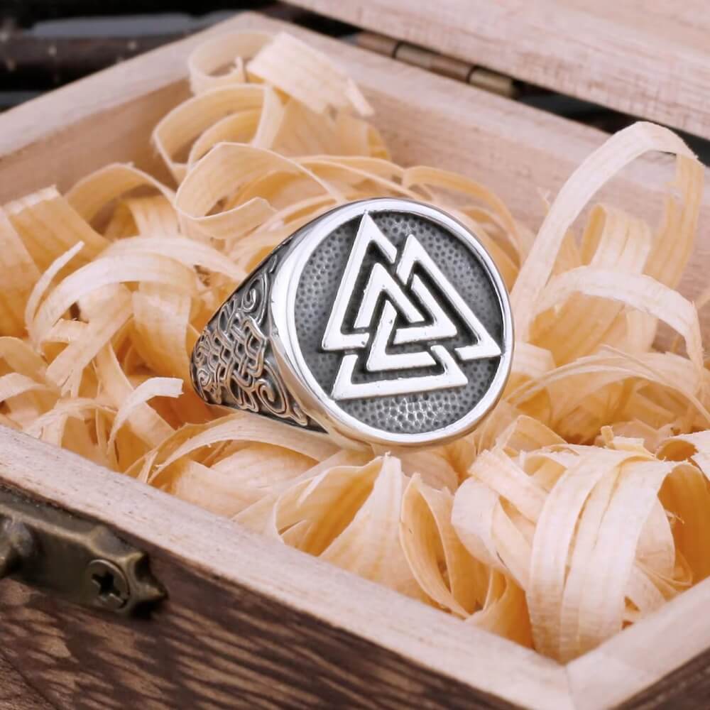 Viking Valknut Celtic Knot Signet Ring - Image 2