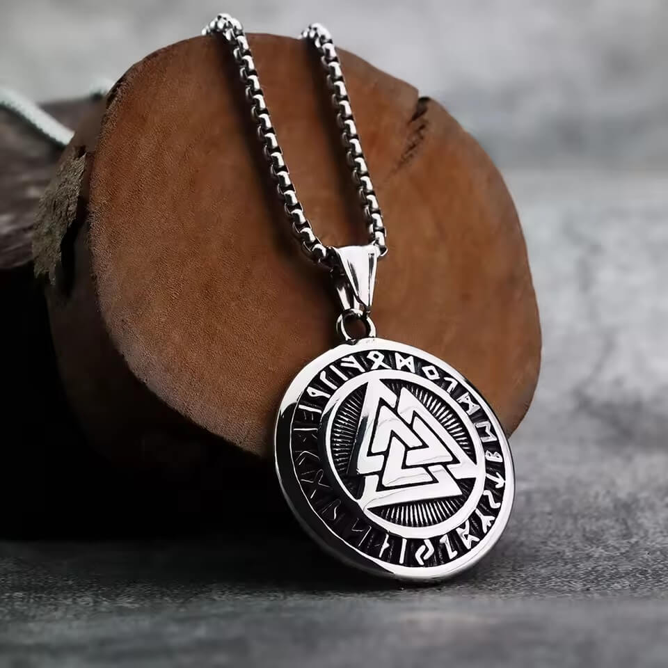 Viking Valknut Rune Circle Necklace - Image 3